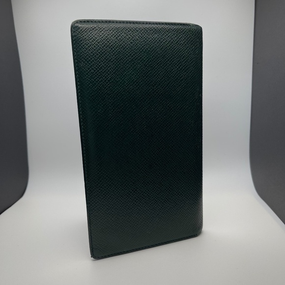 Louis Vuitton Green Taiga Leather Long Wallet/Card Holder - Preowned - Picture 3 of 16